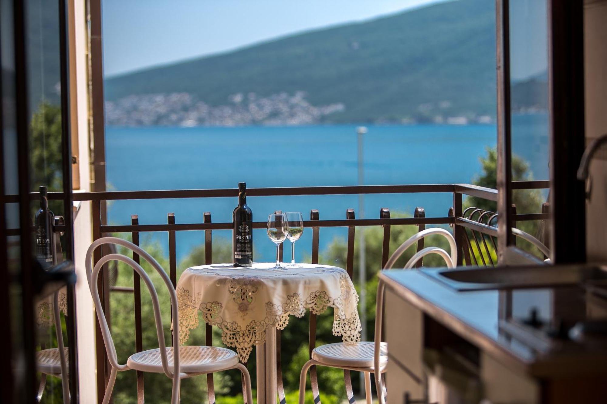 Apartments And Bungalows Mimoza Baosici Herceg Novi Bilik gambar